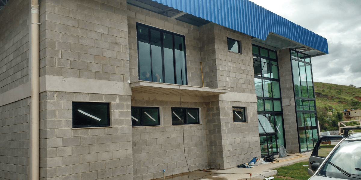 Fachada-pele-de-vidrocarlos-franca-esquadrias-possumus-tecnologia-petropolis-rj