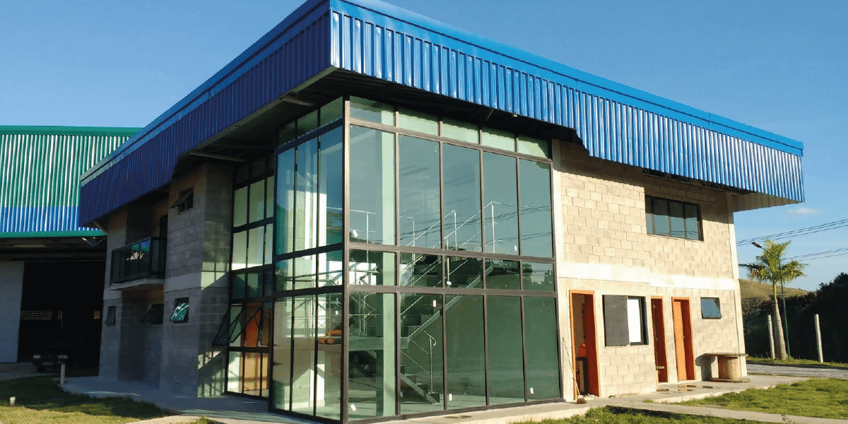 Fachada-pele-de-vidrocarlos-franca-esquadrias-possumus-tecnologia-petropolis-rj