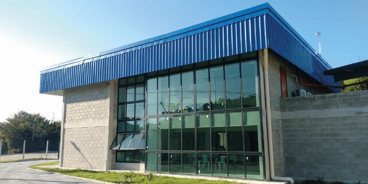 Fachada-pele-de-vidrocarlos-franca-esquadrias-possumus-tecnologia-petropolis-rj