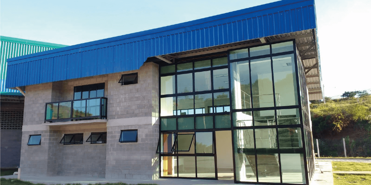 Fachada-pele-de-vidrocarlos-franca-esquadrias-possumus-tecnologia-petropolis-rj