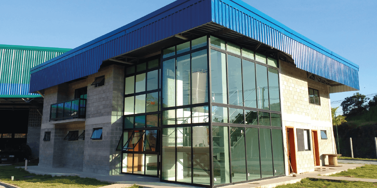 Fachada-pele-de-vidrocarlos-franca-esquadrias-possumus-tecnologia-petropolis-rj